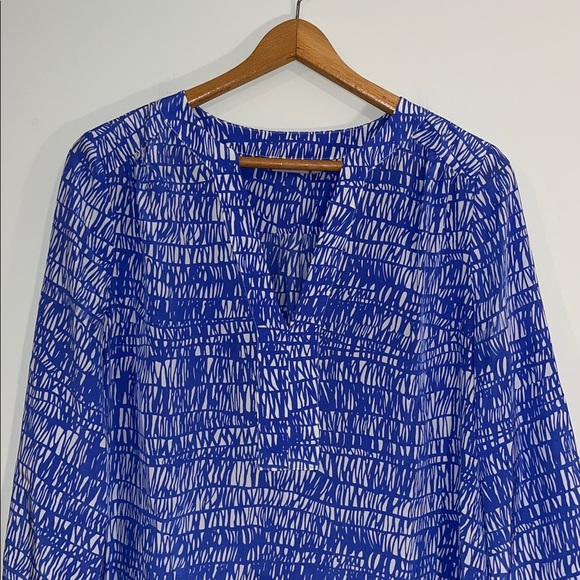 ELLIE KAI 100% Silk 3/4 Sleeve V-Neck Blouse Tunic Patterned Blue Womens 10 - Picture 2 of 9